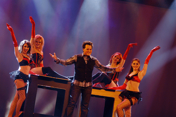 Las Vegas, cheap show, variety show, magic and mayhem